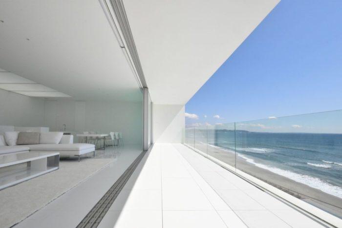 Una casa al mare ristrutturata in stile minimal