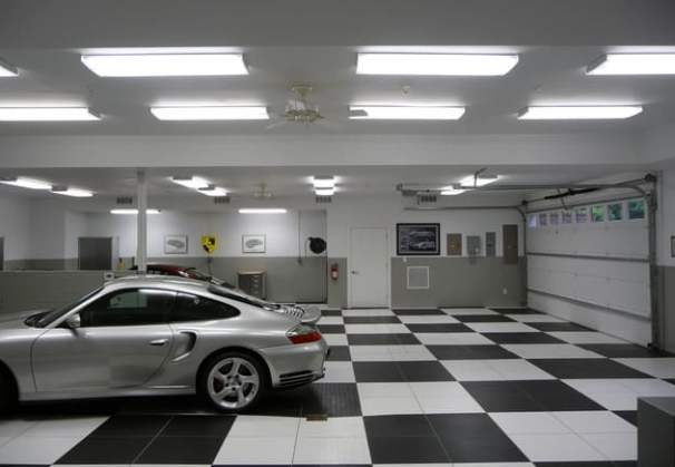 Come scegliere un'impresa per ristrutturare un garage? Qui l'immagine di un garage ristrutturato veramente con stile.