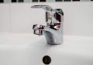 Perché un rubinetto perde acqua e come intervenire