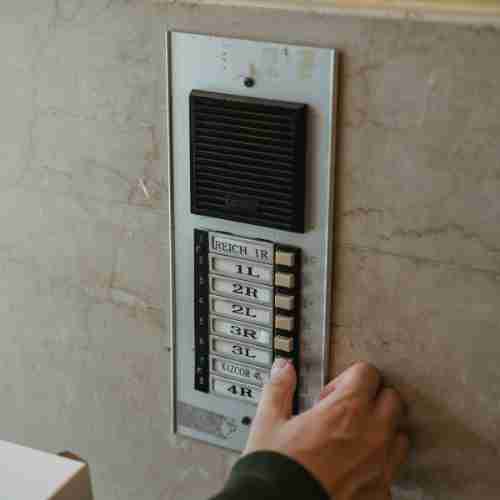 Campanello di casa, elemento da non sottovalutare e da scegliere con attenzione.