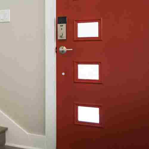 Riparazione porte, quasi sempre è meglio della sostituzione. Ecco quando e come. 