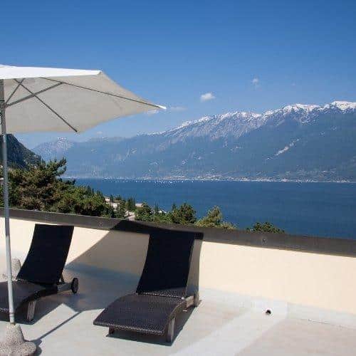 Pavimento per terrazzi: prezzi e info Pavimento per terrazzi: dev'essere resistente, elegante, idonei all'outdoor.