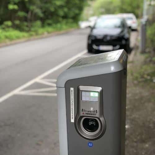 Colonnina ricarica auto elettrica: info e prezzi dei modelli domestici Colonnina per la ricarica dell'auto elettrica: si può installare in casa.